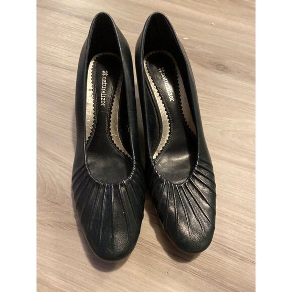Naturalizer ALLIE women's Black Leather Pleated Round Toe slip on 3 inch Heels 8 - Picture 1 of 8